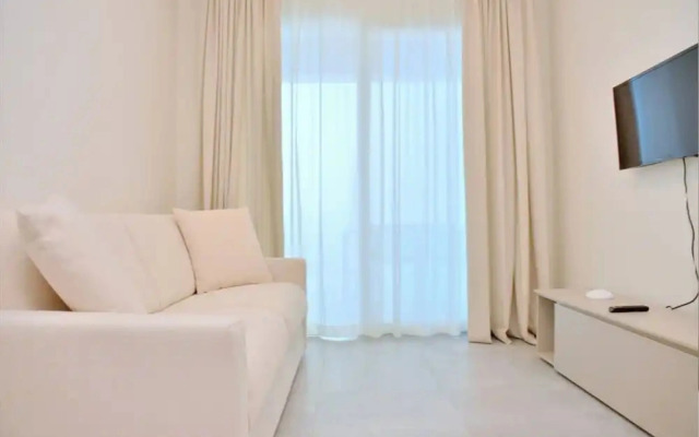 Trendy Seafront Apartment With Terrace