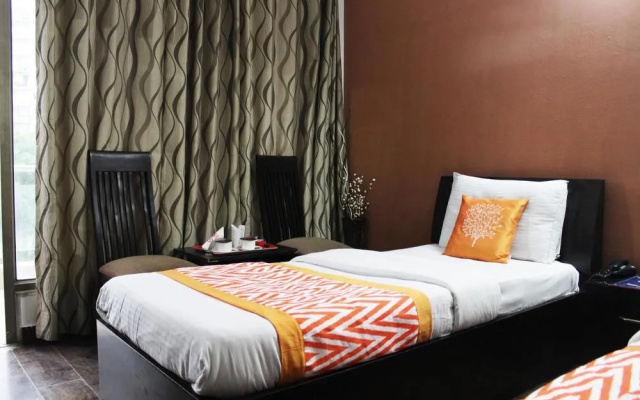 Oyo Premium Galleria Market Dlf 4