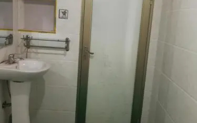 80 Youth Hostel