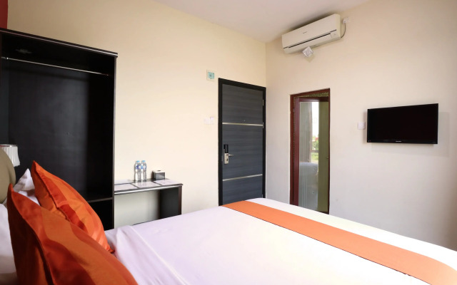 Blitz Hotel Batam Near Sultan Mahmud Ri'ayat Shah Mosque