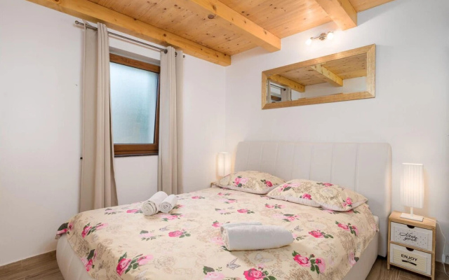 Amazing Home in Gostinjac With Wifi and 3 Bedrooms