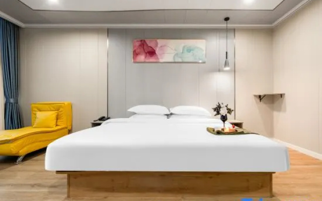 Xuancheng Fenglai Hotel (Wanling Lake Scenic Area Wanda Plaza)