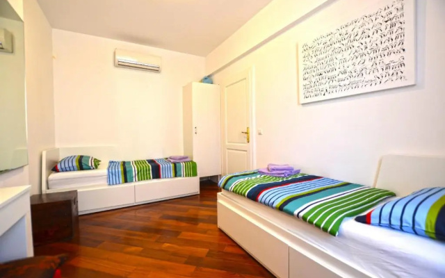 Apartment Max