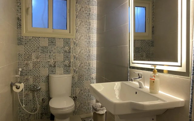 Nile View Apartment - Sleeps 4 & Balcony