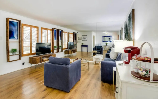 Stylish Condo w/ Pool in Knox Henderson!