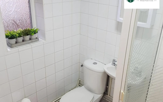 Classy 3-Bedroom MAC House with Garden - Pool Table - Netflix
