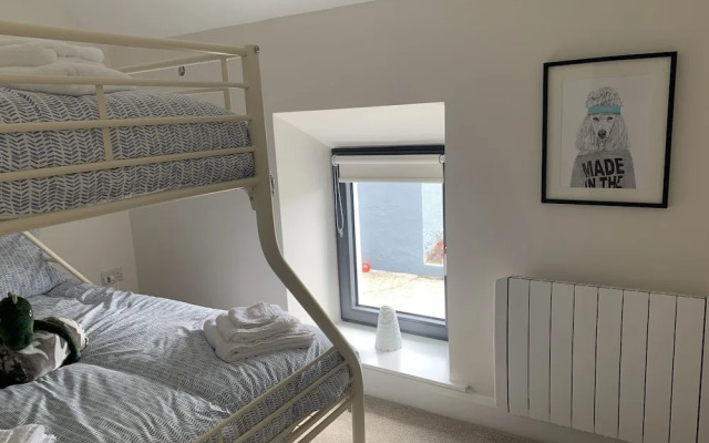 Farm House - Sleeps 7 - Garden - Parking