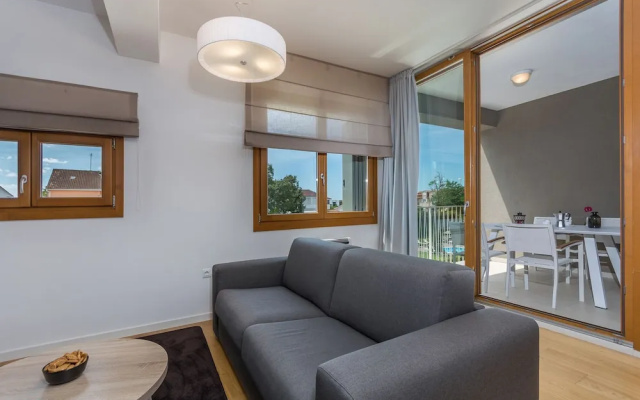 Maj Premium Residence