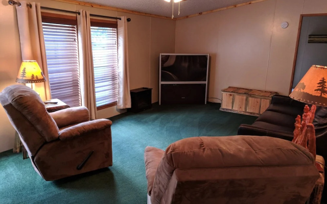 Trails End Cabins & Motel