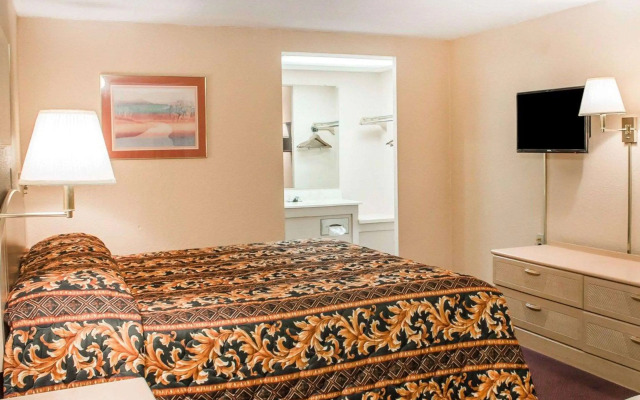 Rodeway Inn Findlay University Area