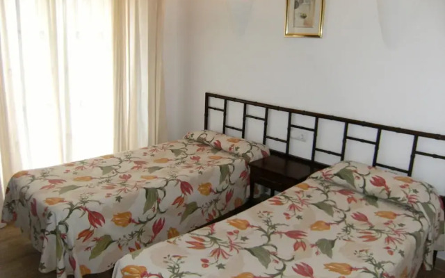 Apartment for 5 People With Garden