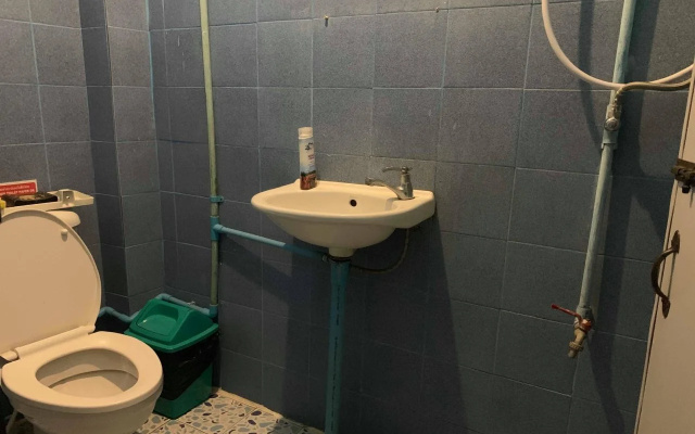 J Giant Hostel