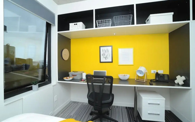 5 Whitaker - Hostel