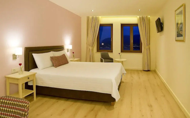 Arktos Hotel Superior Room w/ Stunning Lake View