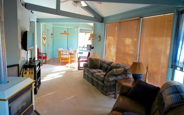 Treehouse Hot Springs - 5 Br Home