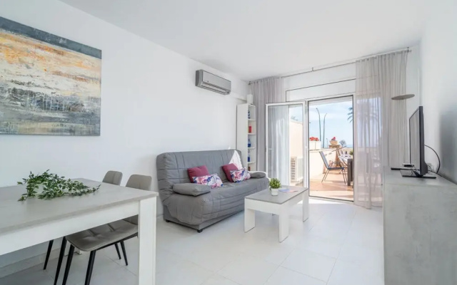 Beachfront Apartment in Empuriabrava With Pool