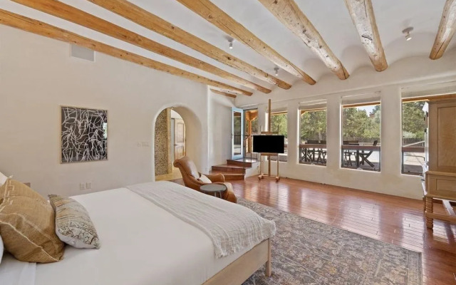 Ranchitos - Private Luxury Home With Swimming Pool