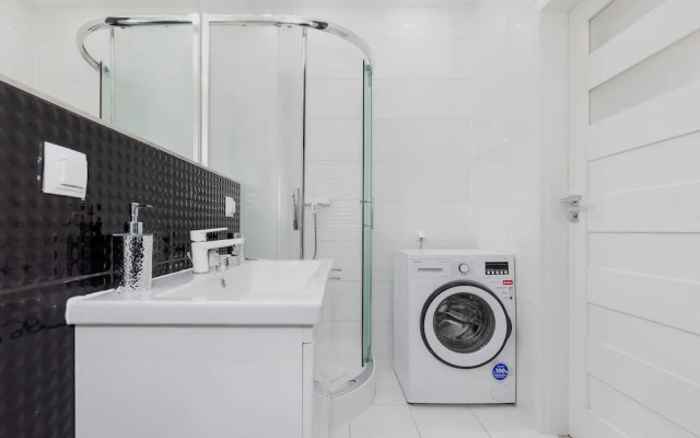 Black&white Apartments by Renters