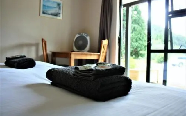 Owen River Tavern & Motels