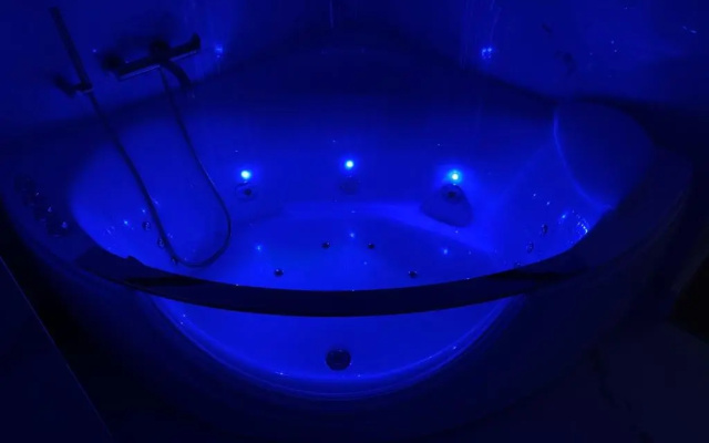 La Suite Royale (Adults Only)