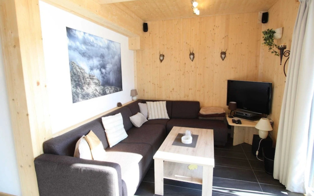 Lavish Wooded Chalet with Sauna & Hot Tub in Hohentauern