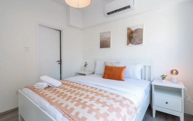 Hermes 2-BR Apt. & Balcony in Larnaca