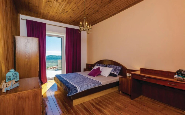 Awesome Home in Drvenik With Wifi and 5 Bedrooms
