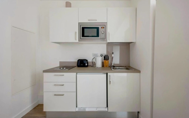 Central Liverpool Studio For 2 Guests!