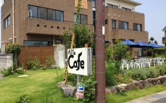 Отель Cafe&Pension SUOMI Морияма вид на фасад