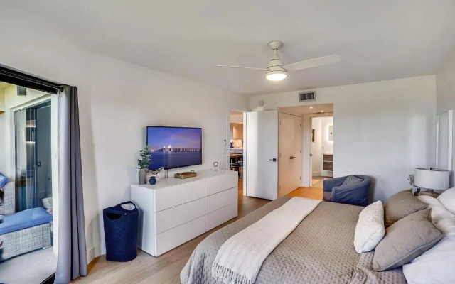 Land's End 11-203 Beach Front - Premier