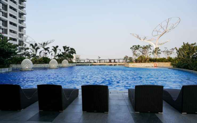 Pool View Studio at West Vista Apartment By Travelio