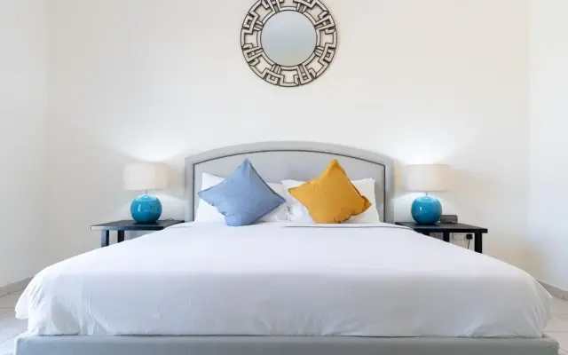 Lux BnB 1BD Discovery Gardens