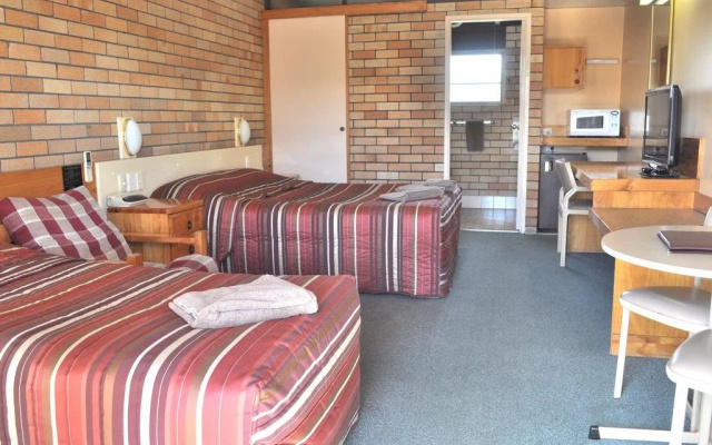 All Travellers Motor Inn