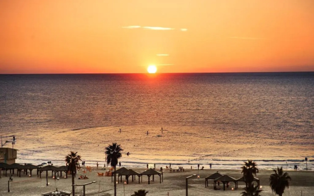 Beach Hotel by Zvieli Hotels