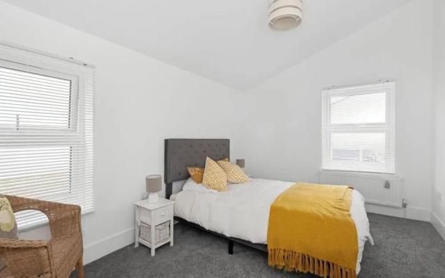 Spacious London 3 bedroom Garden House