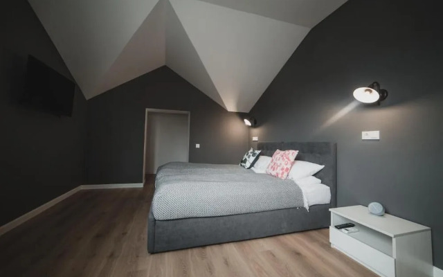Kostjukowski Apartments на Мудрого 12В
