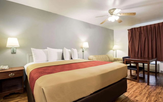 Econo Lodge Bartlesville Hwy 75