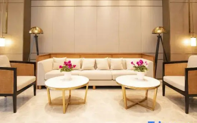 Qingmu Collection Hotel (Wuxi Shuofang Airport Hongshan)