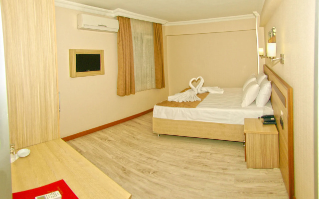 Gold Hotel