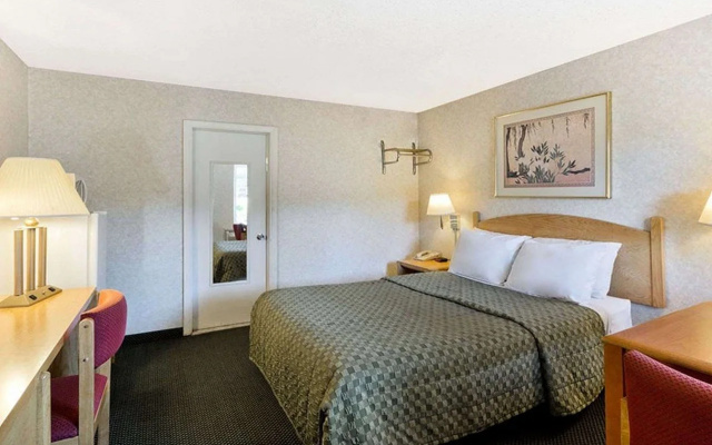 Pocono Night Lodge