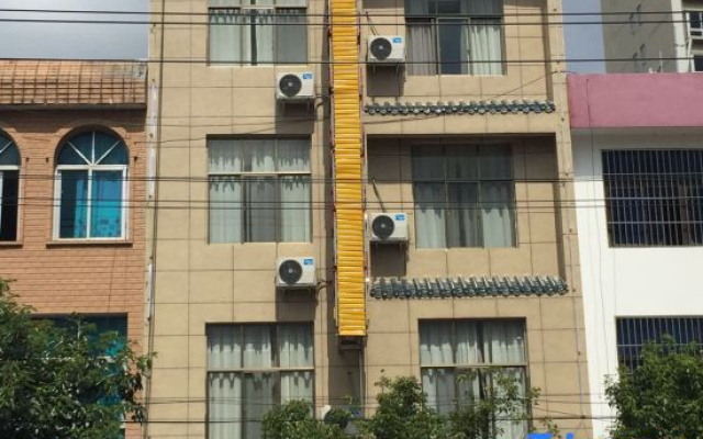 Luoping Bixiang Express Hotel
