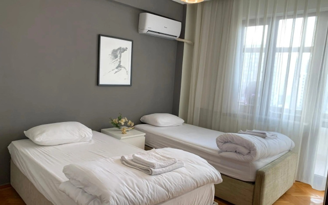 All air conditioned & Heated 3 Bedrooms Flat in the City