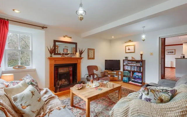 Spacious Characterful House W/views & Large Garden