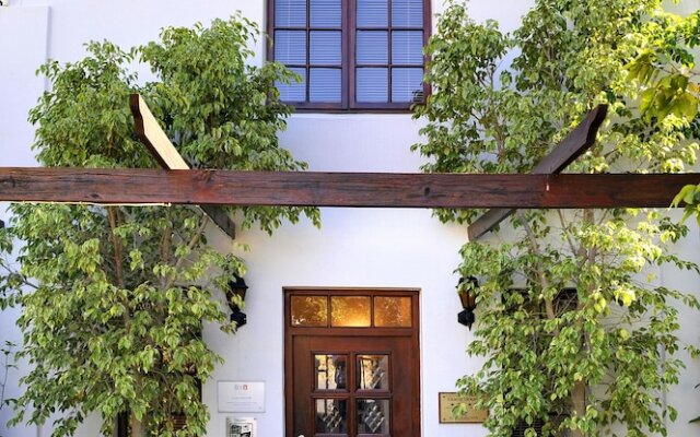 Gable Manor