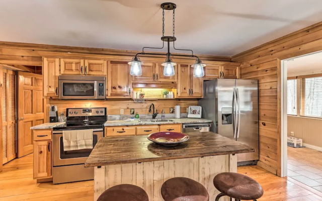 Stunning Ellijay Cabin w/ Community Amenities