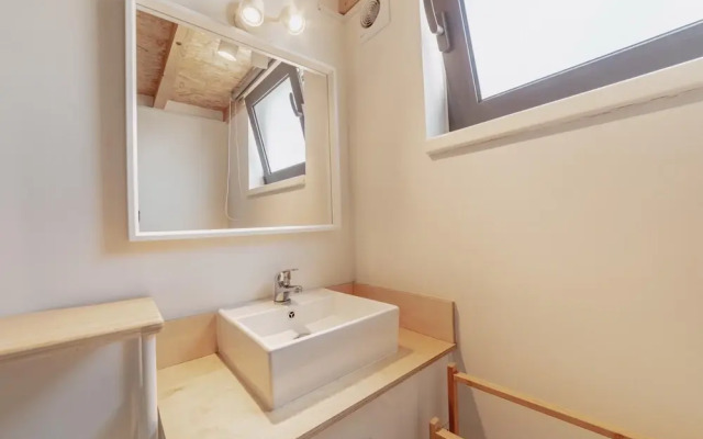 Mezzanine Stylish Apartment T