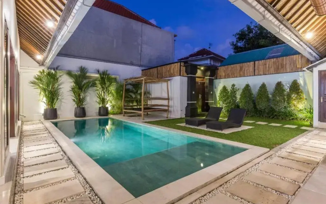 Oberoi new 4 bedr villa 5min walk from eat street&Beach