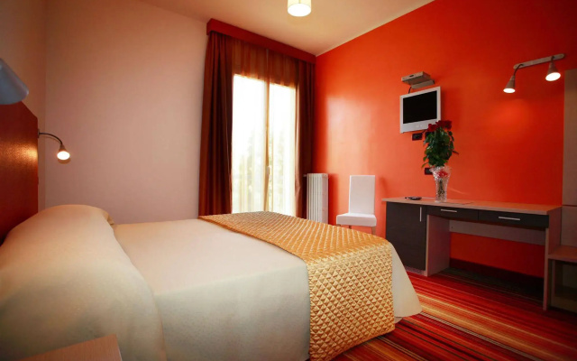 Hi Hotels Sirmione - Lakeview Pool