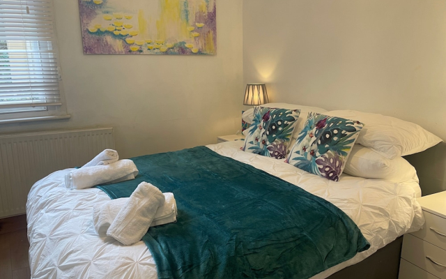 1 Bed Victorian Flat Sleeps 4 - Garden & Patio