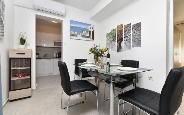 Welcoming Apartment With Garden